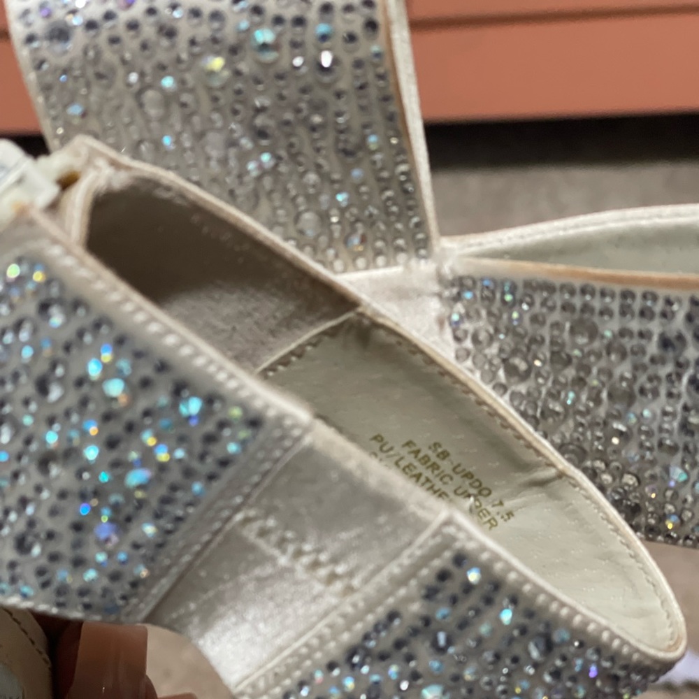 Glitter silver and off white satin heels with huge bow size 7.5